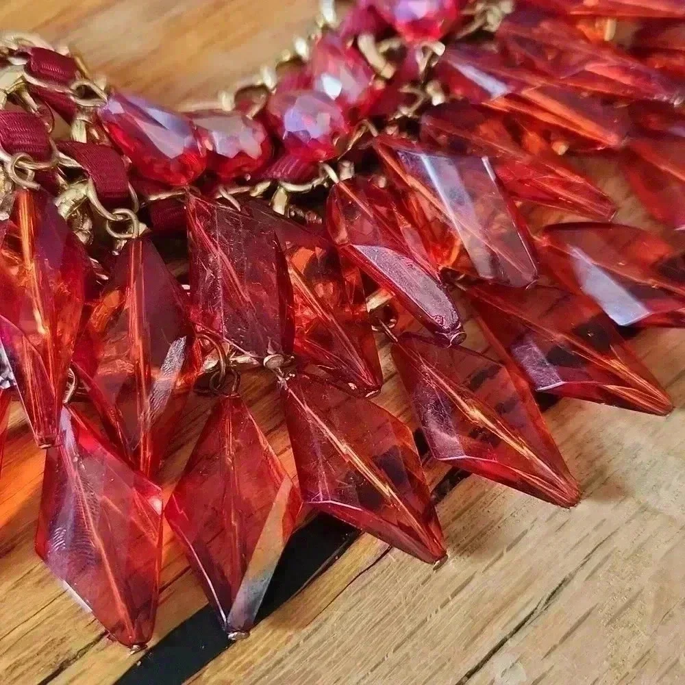 Glass Beaded Faceted Goldtone Choker Bib‎ Red